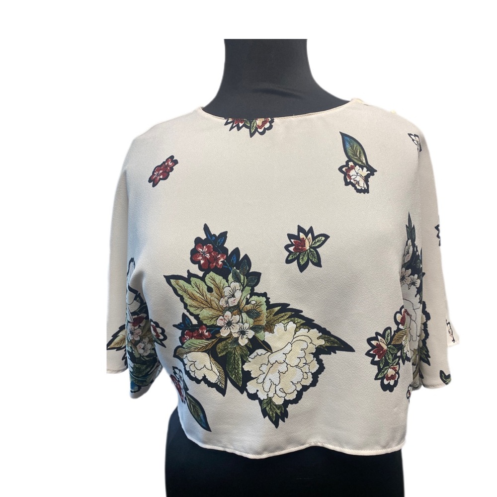ZARA CROPPED WINGED kimono sleeve floral on cream printed blouse. Size large.